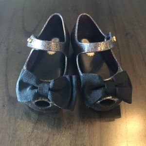 Mini Melissa black glitter bow